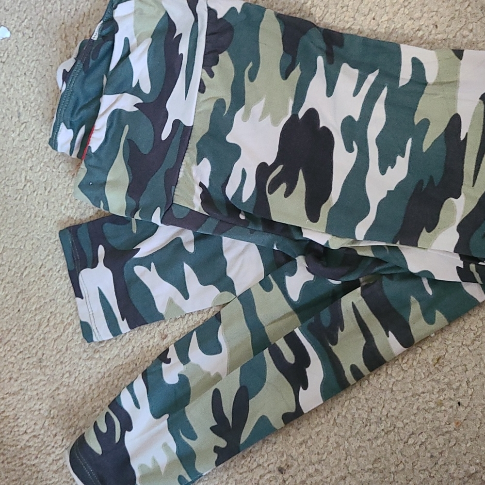 Hot kiss camo leggings